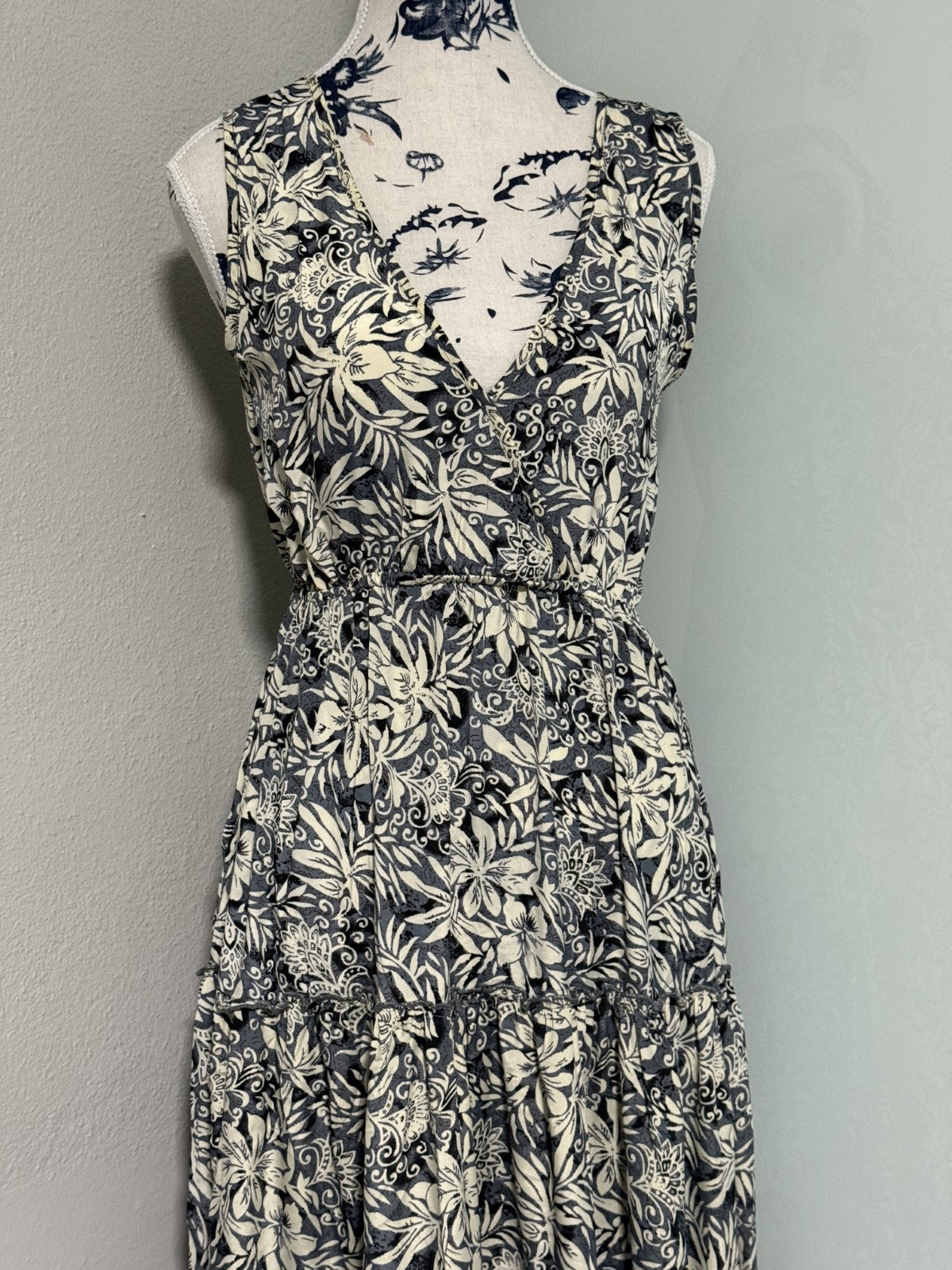 Chic Floral Escape Dress