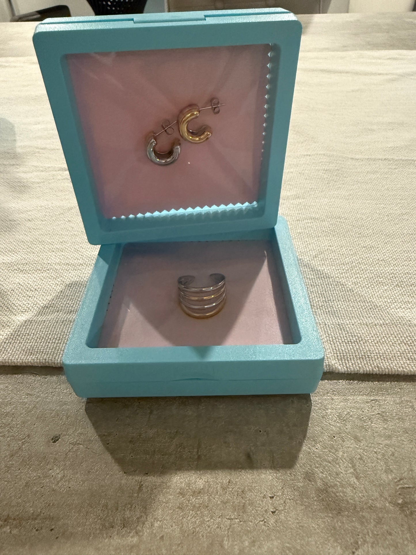 Two tone small earrings
