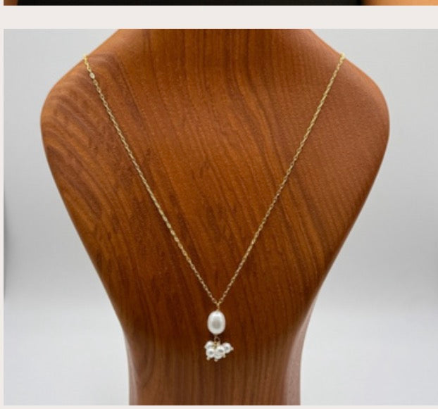 Dots Pearl Necklace